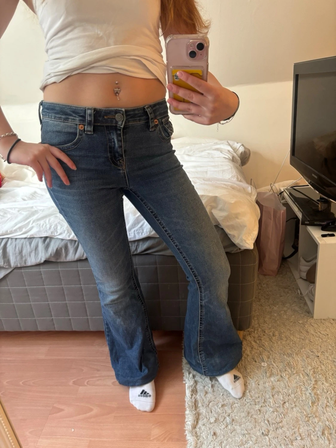 Blå bootcut jeans med låg midja