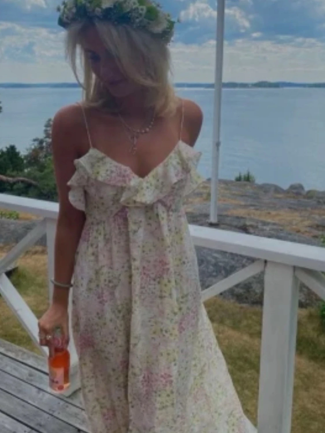 Blommig långklänning med volang - 1