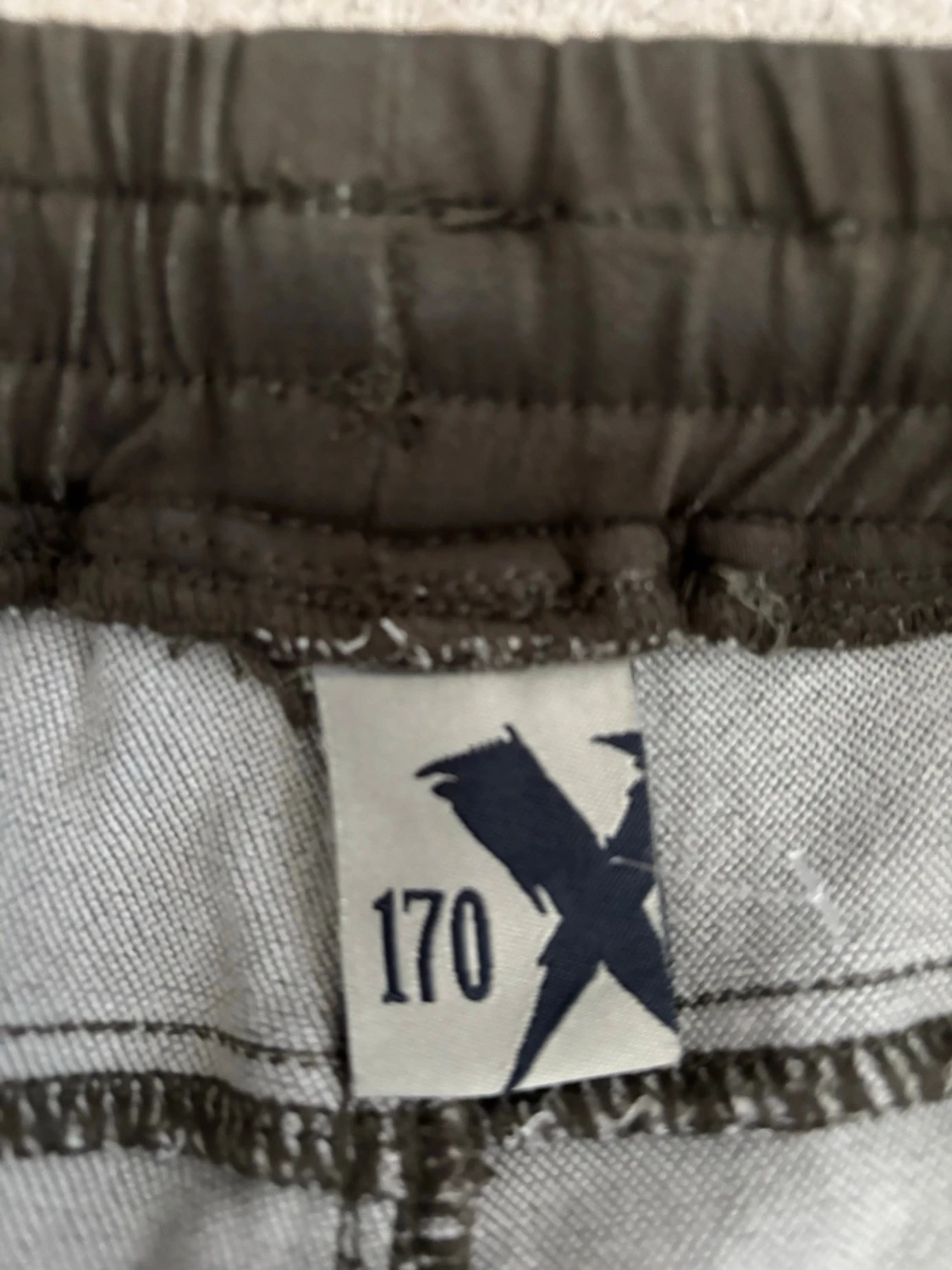 Militärgröna cargobyxor med resår - 2