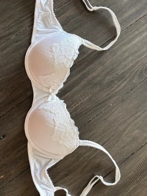 Bh från Hunkemöller - Balconette bh som används max två gånger då den inte passar mig. Tvättad såklart💕