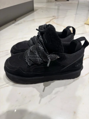 UGG lowmel  - Ugg lowmel storlek 42, knappt använda. 
