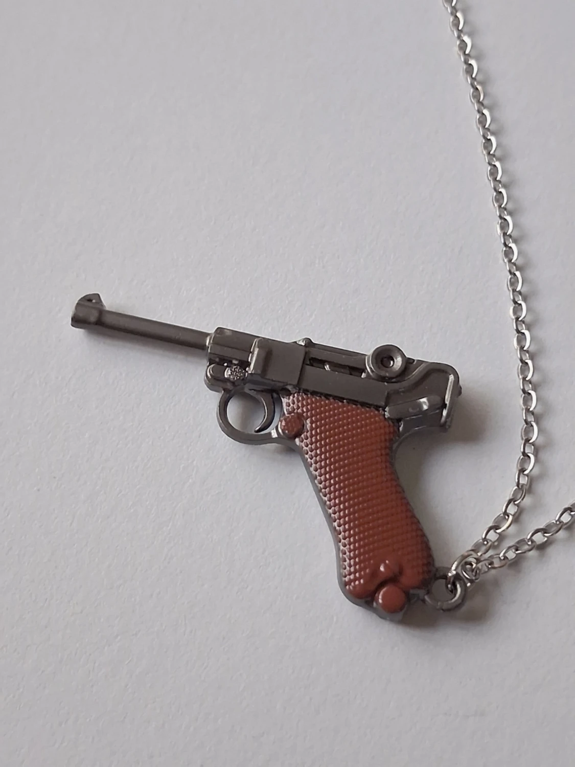 Halsband med pistolhänge i metall - 5