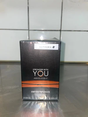 Stronger with you absolutely  - Hej säljer min stronger with you 100ml helt ny oöppnad säljer för har redan en och fick den här i present skriv om du intresserad!!! Kvitto från sephora ingår med!!