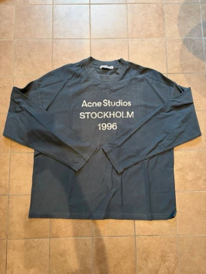 Månkblå longsleeve Acne Studios - Mörblå acne studios longsleeve | storlek S | nyskick | pris kan diskuteras!
