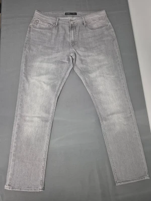 Tiffosi LEO fit jeans - For clean inspired look. W38   L32