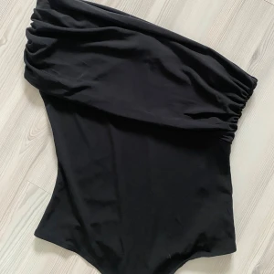 Svart offshoulder fest topp - Fest body