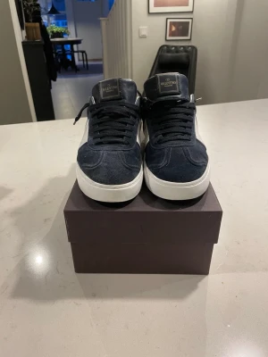 Valentino flycrew  - Säljer dessa feta flycrews! 9/10 skick skulle jag påstå, använda till och från men som nya. Hmu för pris. 