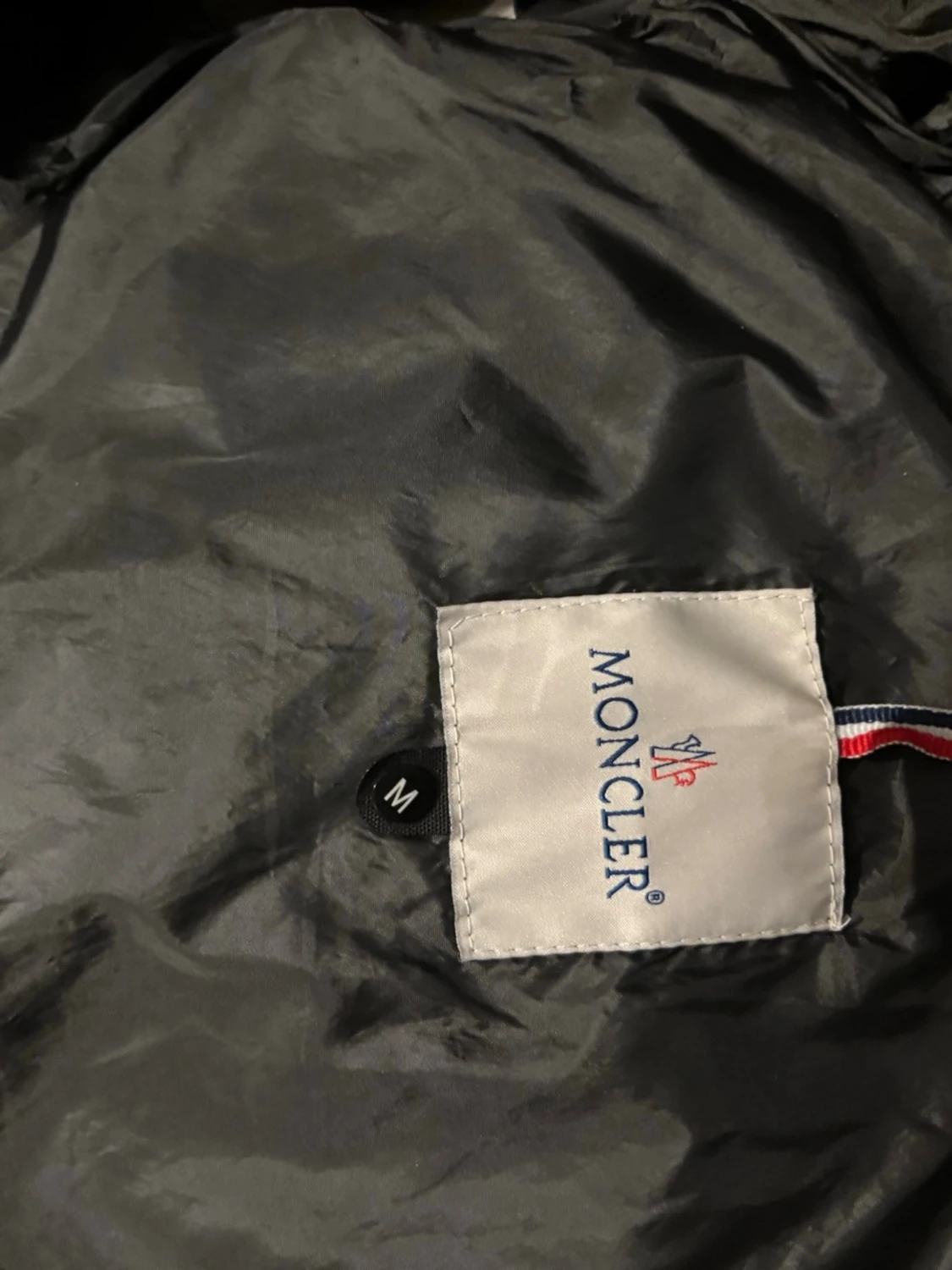 Svart dunväst från Moncler med huva - 2