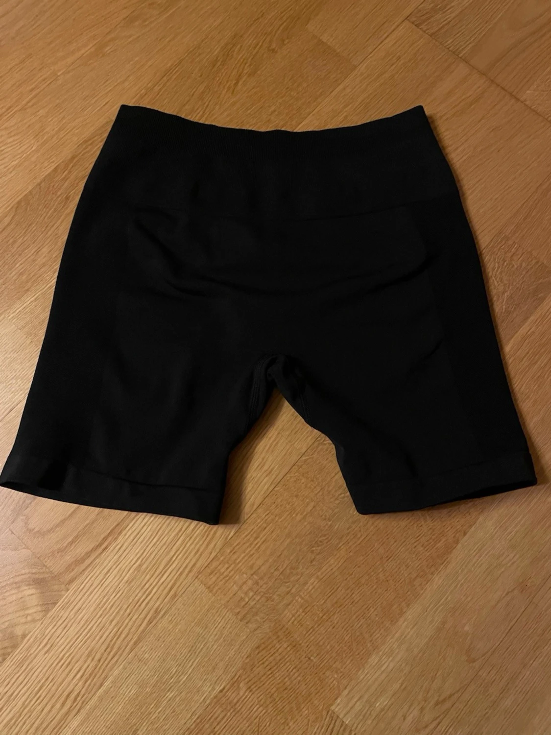 Svarta seamless cykelshorts Aurola - 1