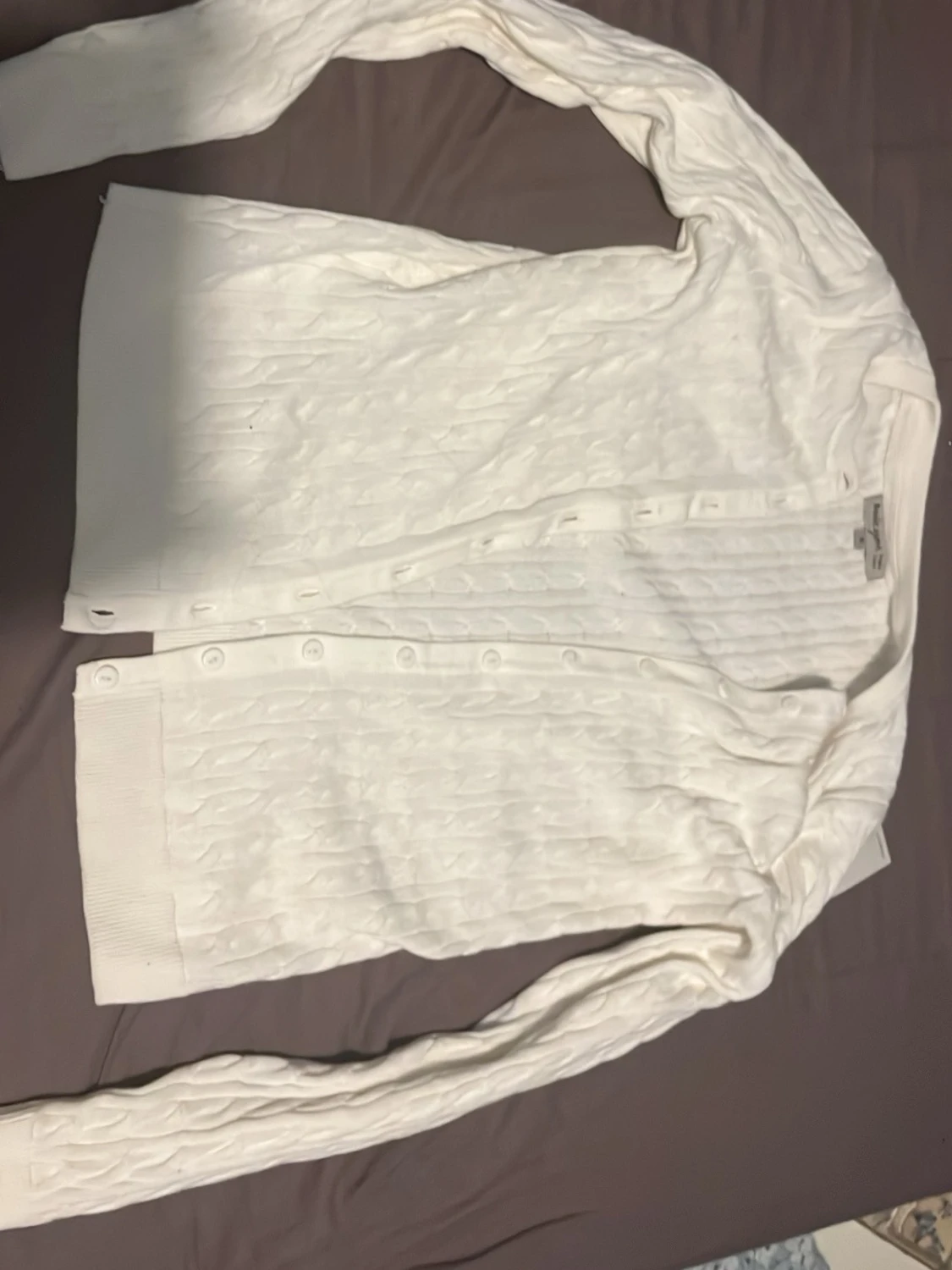 Vit kabelstickad kofta