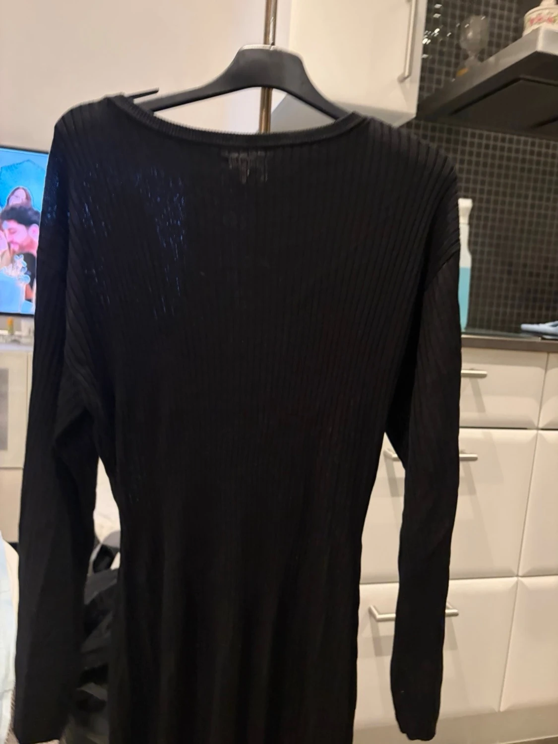 Svart långärmad ribbad klänning - 4