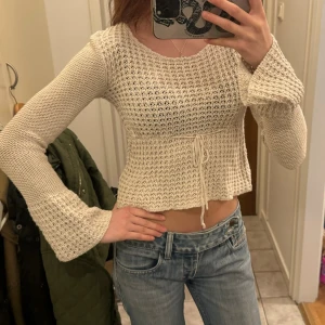Virkad tröja med utsvänga armar - Superfint skick! Storlek saknas men xs/s?