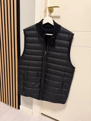 Falconeri Väst Reversible Cashmere - Falconeri italiensk cashmere väst går att vända på den så man har cashmere utvändigt eller dun riktigt fin endast provad