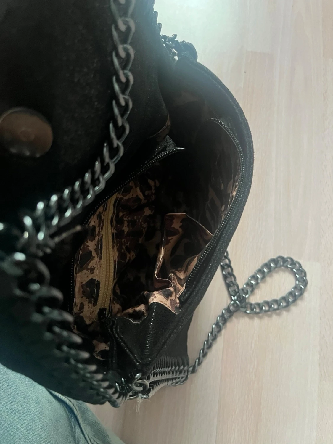 Svart axelväska med kedja - 3