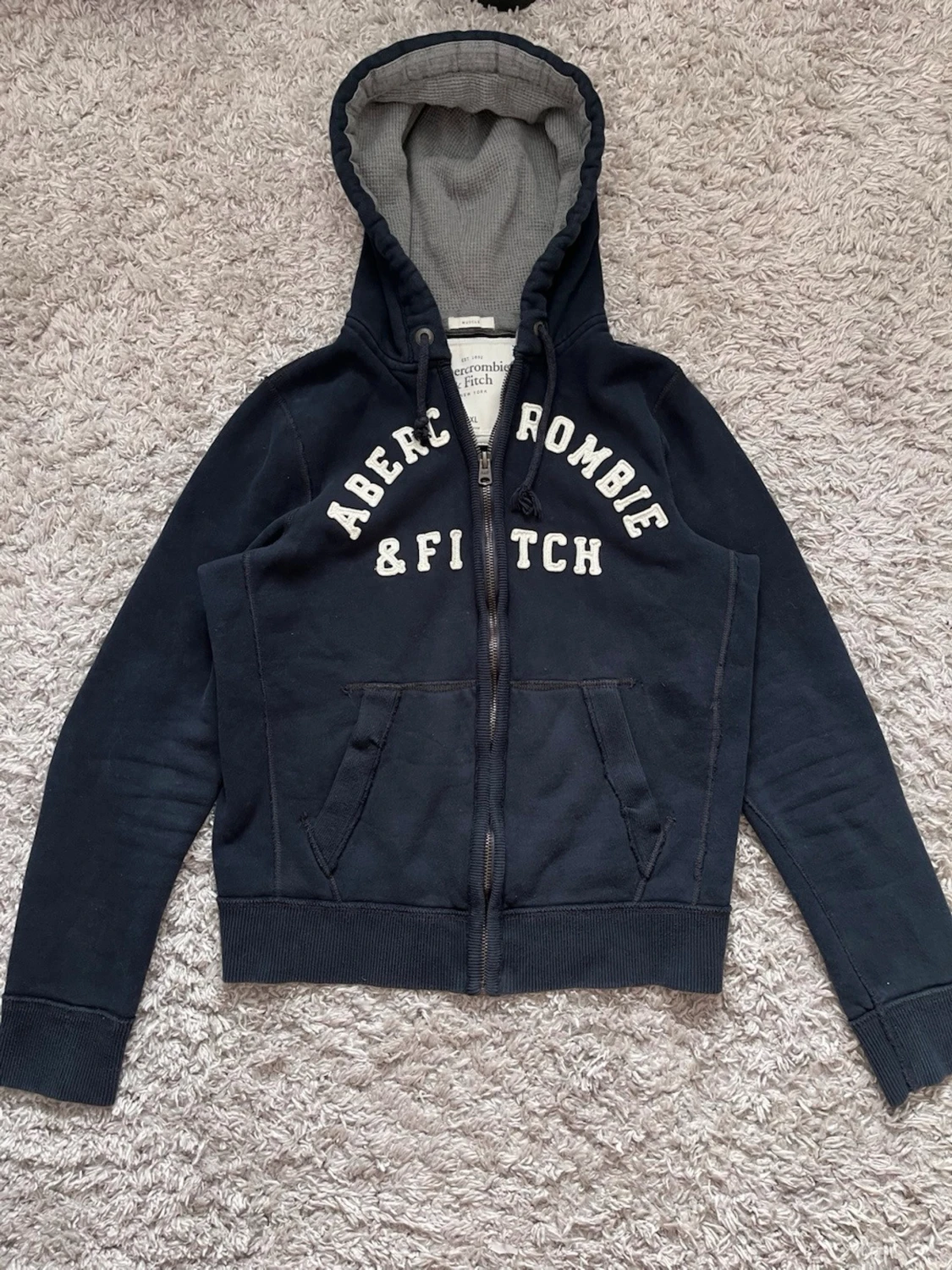 Mörkblå hoodie från Abercrombie & Fitch