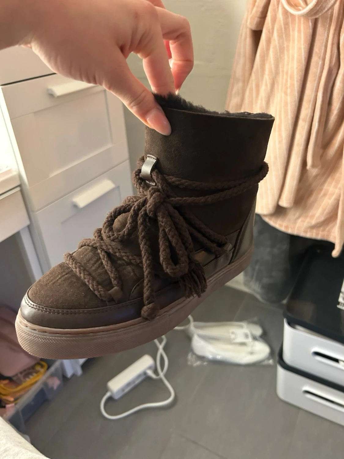 Mörkbruna inuikii - 3