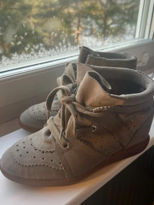 Isabel Marant Etoile Bobby sneakers - Finaste skorna som inte kommer till användning 🤍🤍🤍 passar mig som vanligtvis har 39