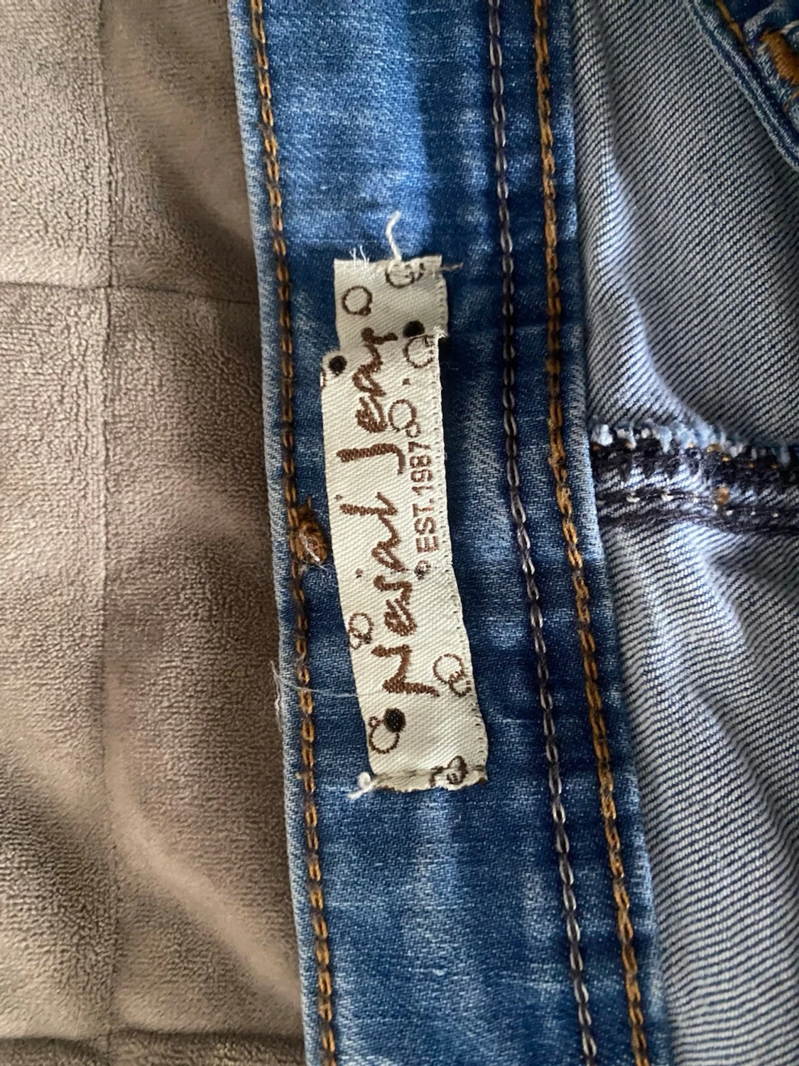 Blå slitna bootcut jeans - 5