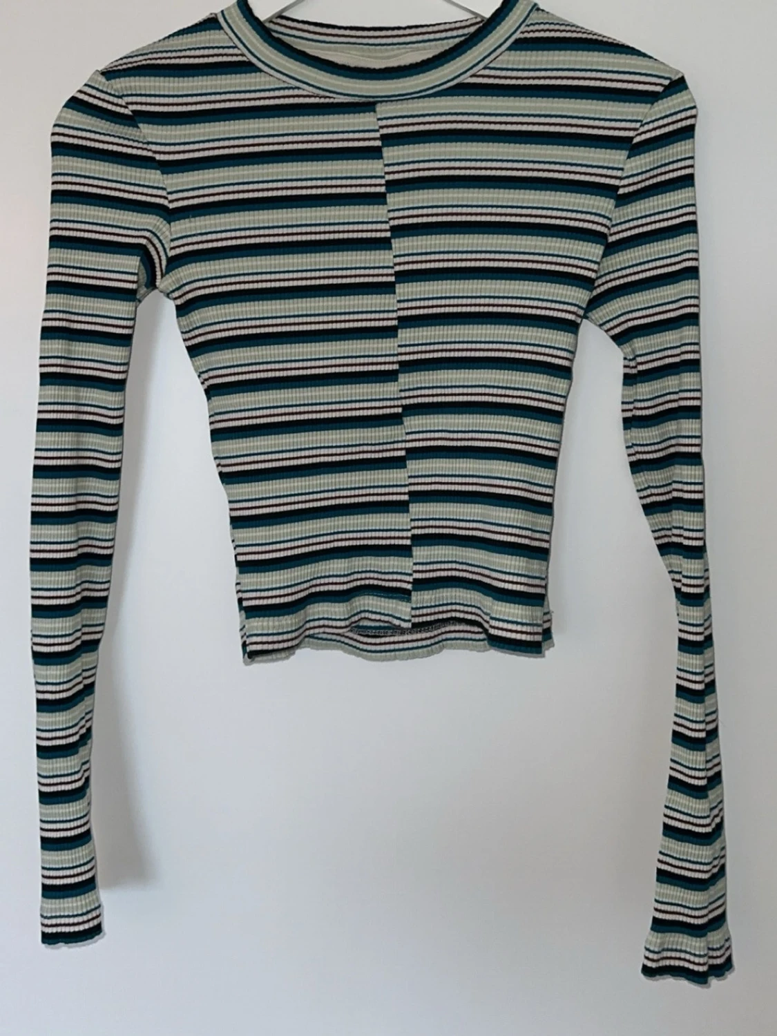 Randig ribbad croppad topp