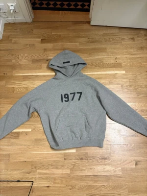 Grå tröja - Helt ny och fräsch grå tröja