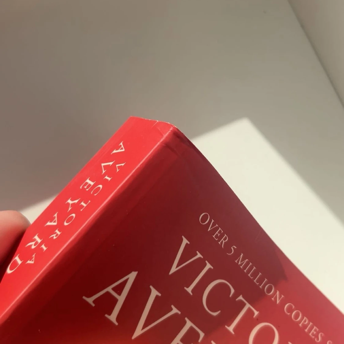 Red Queen-serien av Victoria Aveyard (3 böcker) - 4