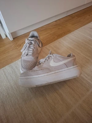 Nike Air Force 1  - Snygga Nike Air Force 1, perfekt nu till våren!💕