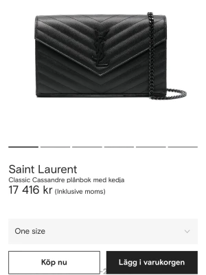 Svart Saint Laurent Cassandre väska - Säljer min svarta Classic Cassandre väska från Saint Laurent då den tyvärr inte kommer till så mycket användning längre. Den är beställd från YSL egna hemsida och självklart äkta, RFID chip finns även.