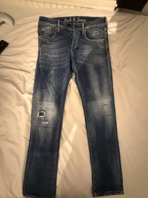 Jack and Jones jeans  - Säljer dessa riktigt feta Jack and Jones jeans som inte säljs längre. Dessa är slim fit och sitter rätt så tajt ungefär som dondup jeans. Helt oanvända och kostar 1200 nypris.