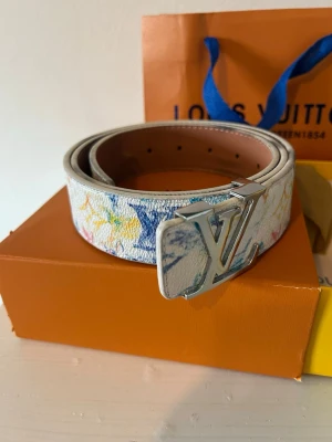 Bälte - Exklusivt bälte, skriv för mer bilder 