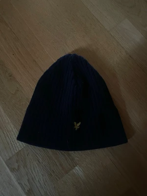 Lyle & Scott Mössa - Mycket simpel mössa, använder ej längre