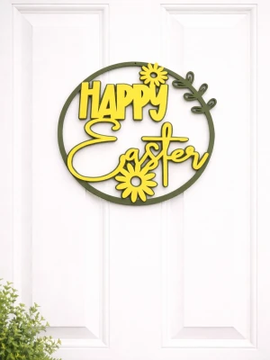 Påskdekoration dekorativ dörrkrans - Snygg påskdekoration med texten 'Happy Easter' i gult och grönt. Perfekt att hänga på dörren eller väggen för att skapa påskstämning hemma. 26cm i diameter. 