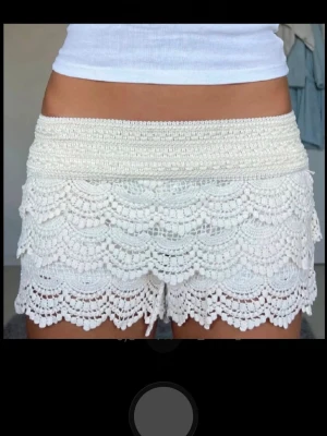 Spetsshorts - Spetsshorts köpta i Spanien förra sommaren 💕💕💕Storlek XS-M🥰🥰