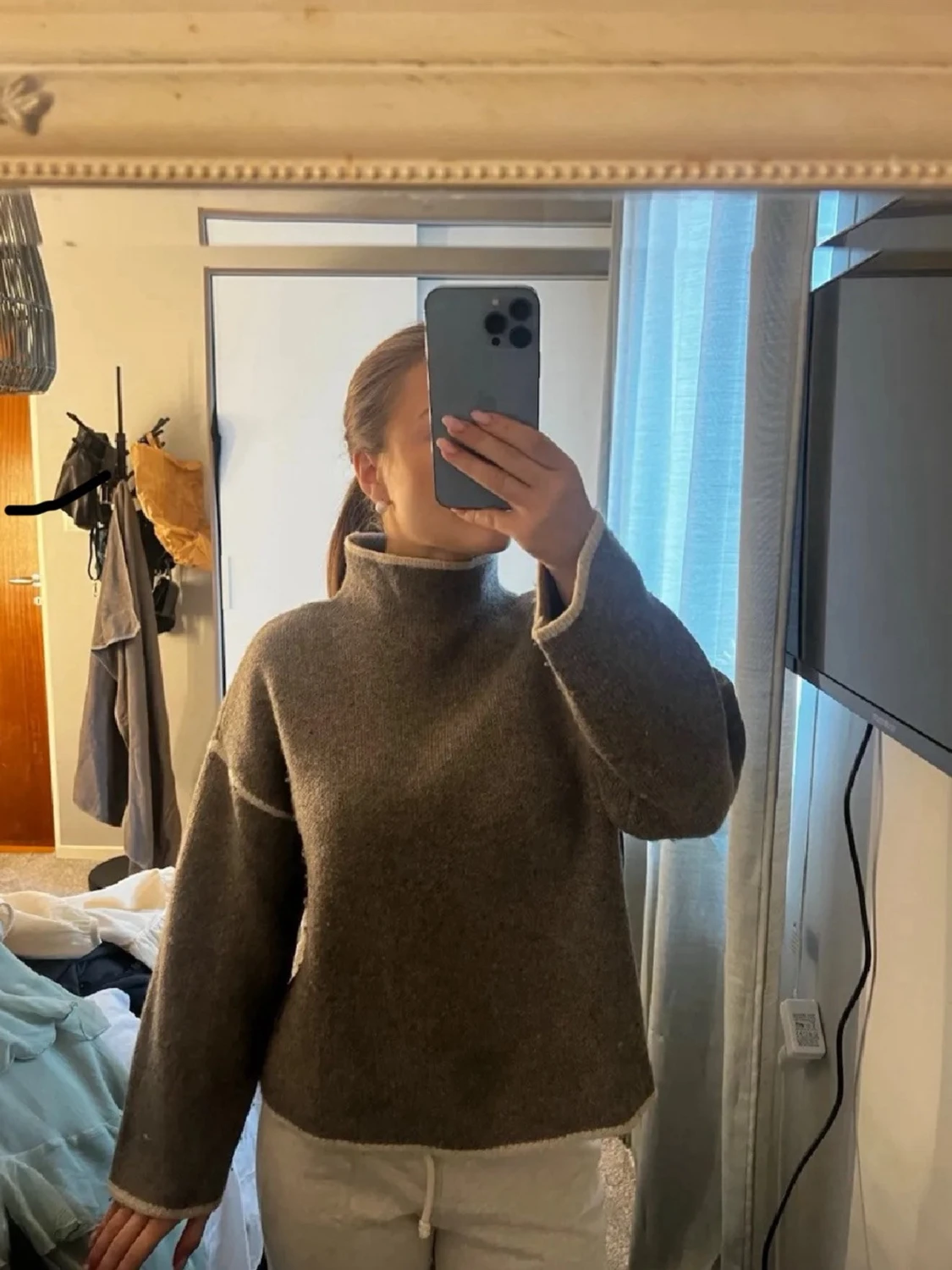 Beige stickad tröja - 1