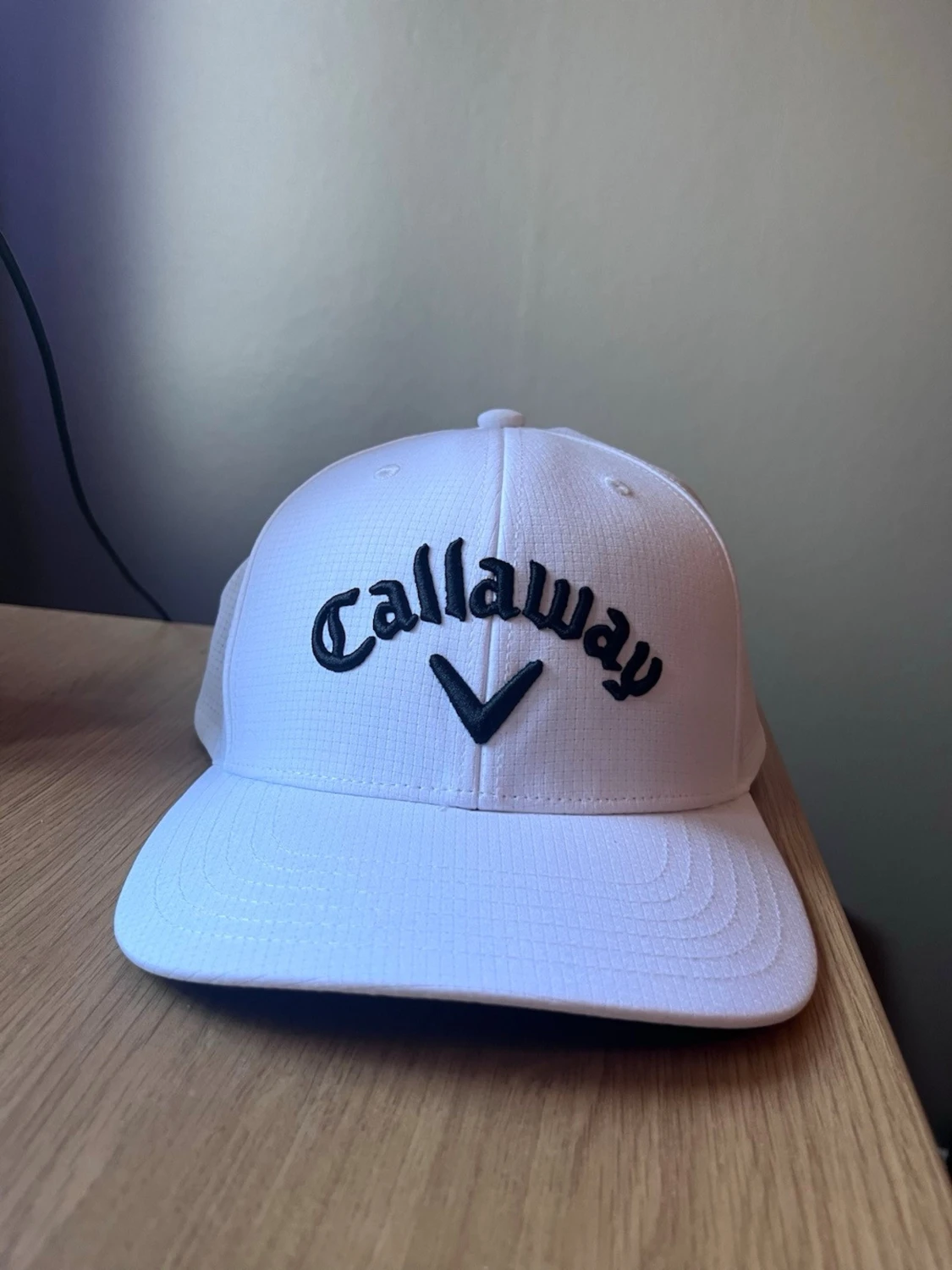 Vit Callaway keps med brodyr