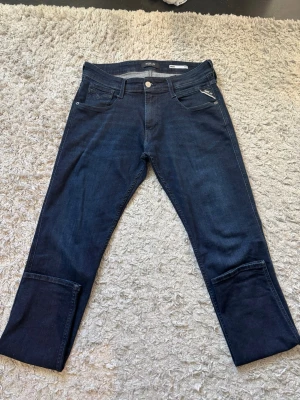 Replay jeans 30/32 - Helt nya replay jeans som aldrig har använts. Storleken är w30 L32. Fina jeans med ett riktigt bra skick. Pris kan diskuteras!