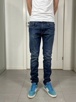 Replay Anbass Jeans - Säljer nu dessa Replay Anbass Jeans, W34 o L34, skriv för fler bilder/frågor🙌🏼