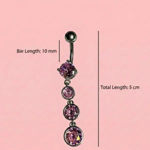 ✨ NY! Högkvalitativ navelpiercing med hänge (Kirurgiskt stål 316L)  - ✨ NYTT oanvänt smycke i kirurgiskt stål! 🌸 Hållbart & Rostfritt: Slitstarkt 316L-stål som inte oxiderar eller rostar av fukt. 🌸 Säkert: Industristandard, skonsamt för läkta piercingar.  🛍️ 30 % BUNDLE-RABATT! Köp fler artiklar från min shop och få 30 % på allt! ✨ 📦 Frakt: Endast spårbart via Plick SafePay för vår trygghet.