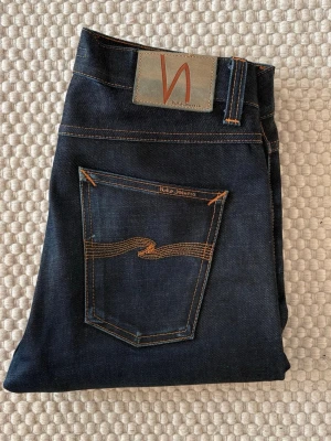Nudie dry japan selvedge - Säljer nu mina i princip helt nya selvedge jeans. |De är storlek 29/30 och modell lean dean | nypris på dessa är 2500kr| sista bilden är på de från hemsidan| bara att skriva vid frågor!