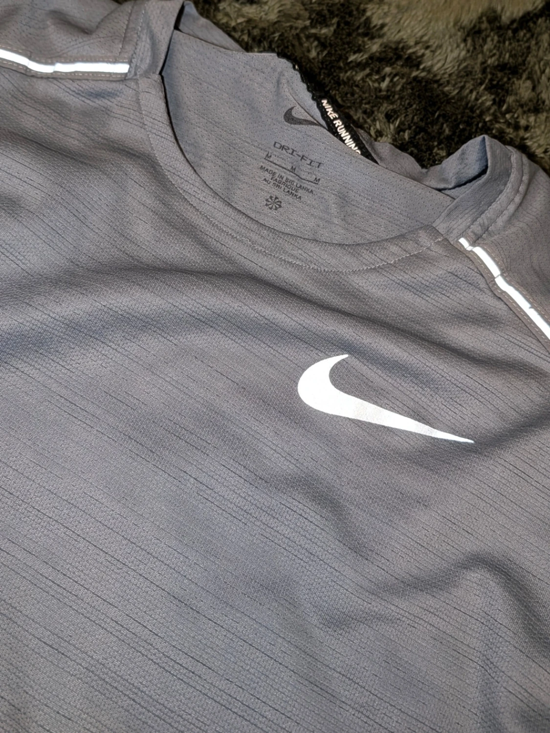 Grå Nike Dri-Fit t-shirt - 1