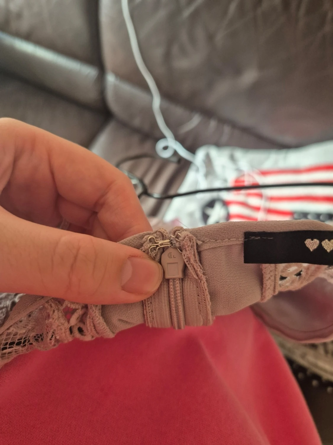 Ljuslila långklänning med spetsdetaljer - 3
