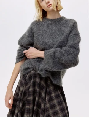Hm mohair tröja -  Stickad tröja från hm i mohair/ull. Använd men bra skick!