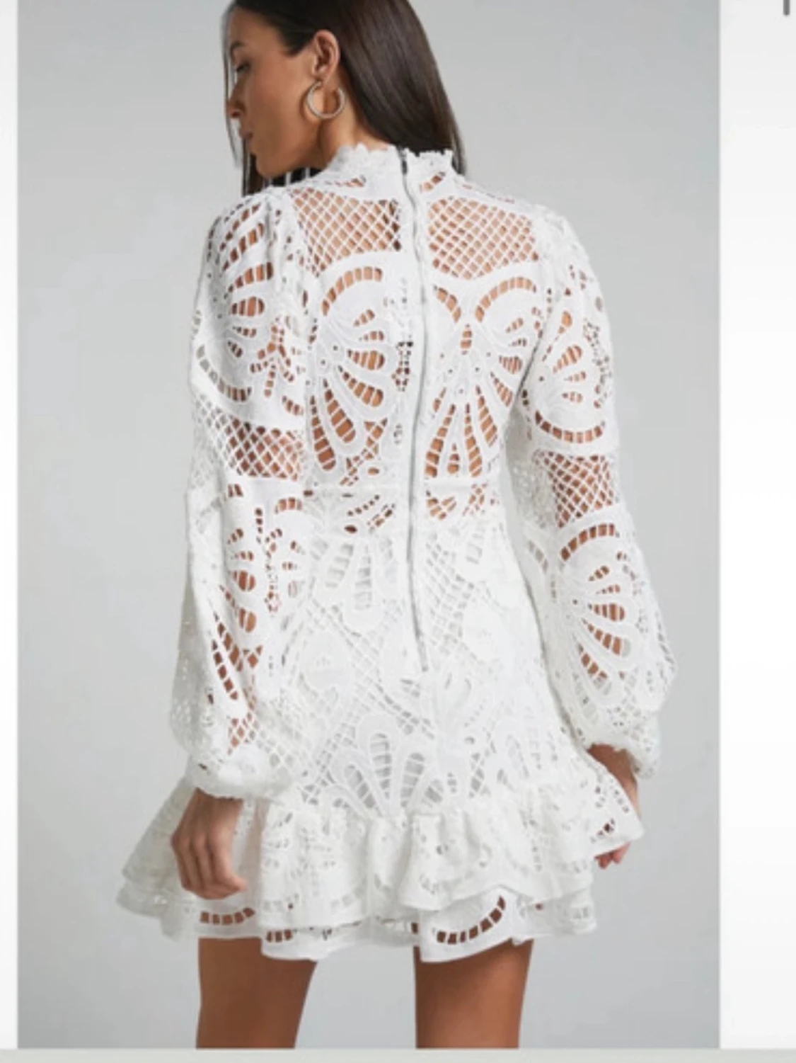 Vit spetsklänning med volang - 3