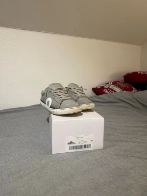 Grå Oliver Cabell skor - Gråa Oliver Cabell skor i storlek 42, skriv vid funderingar. Skolåda och dustbag ingår👌 