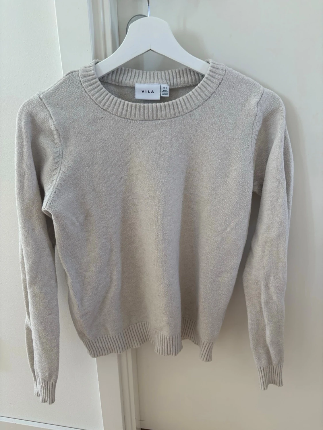 Beige stickad tröja från VILA