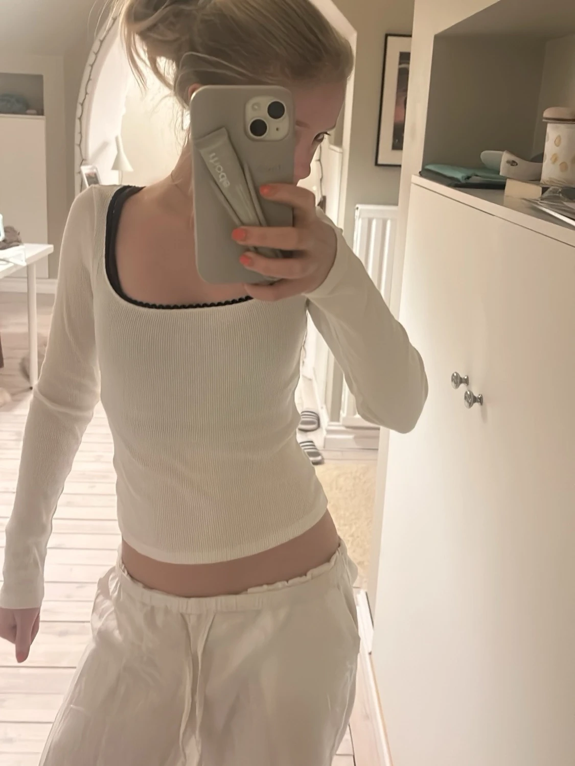 Vit ribbad långärmad topp