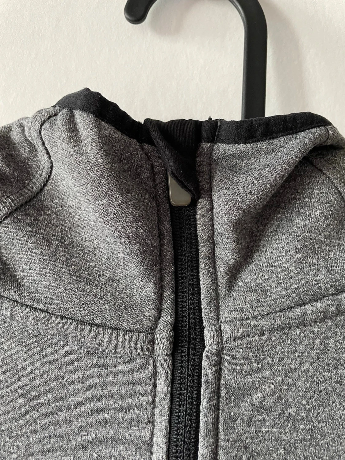 Grå sportjacka med huva - 2