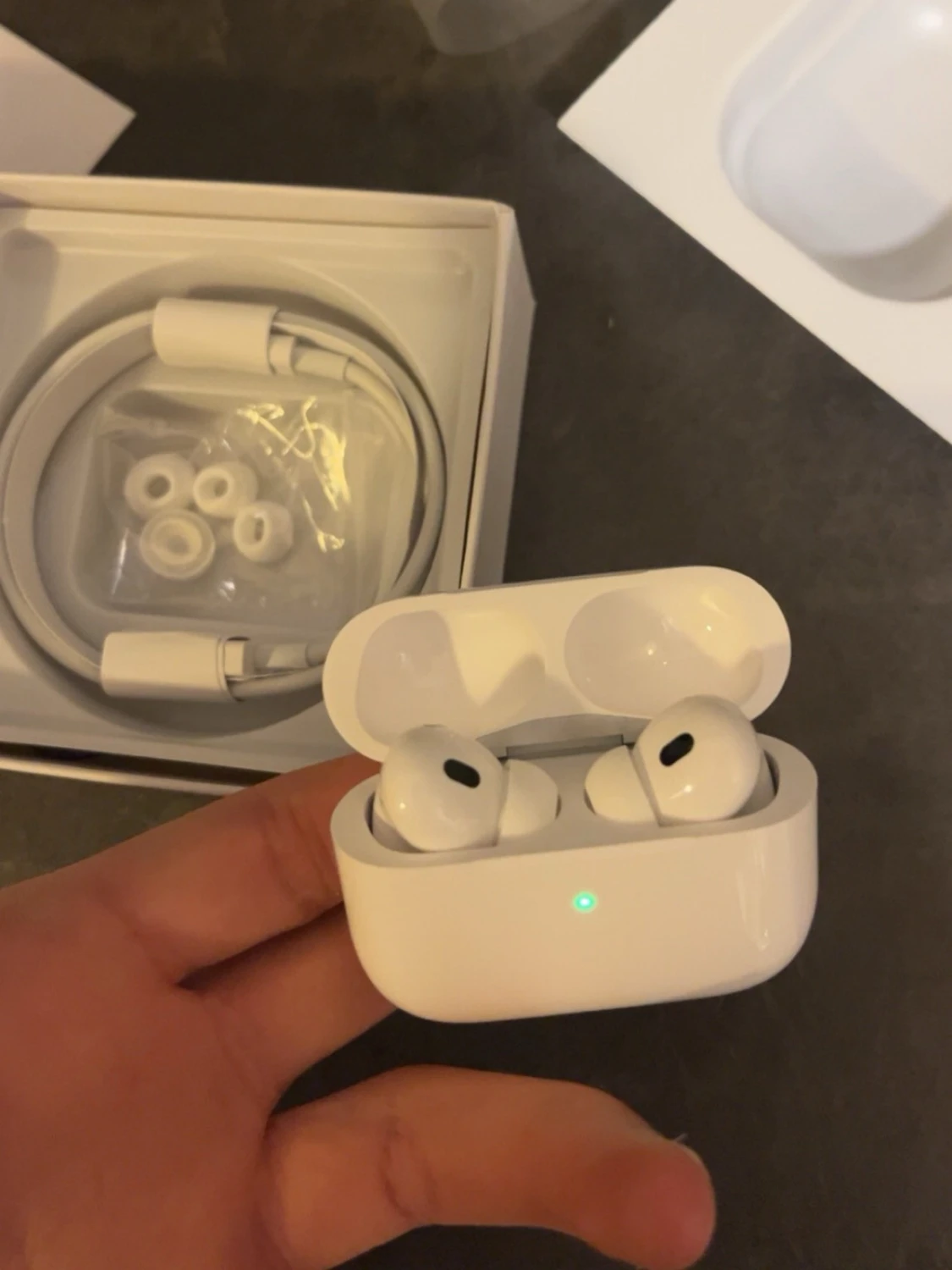 AirPods 4 - 2