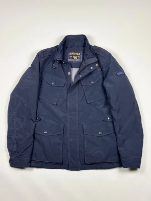 Woolrich Field Jacket - Woolrich Field Jacket | Modell: Field Jacket | Skick: Fint | Nypris: 6999 kr | Storlek: L | Hör av dig vid minsta fundering 📦