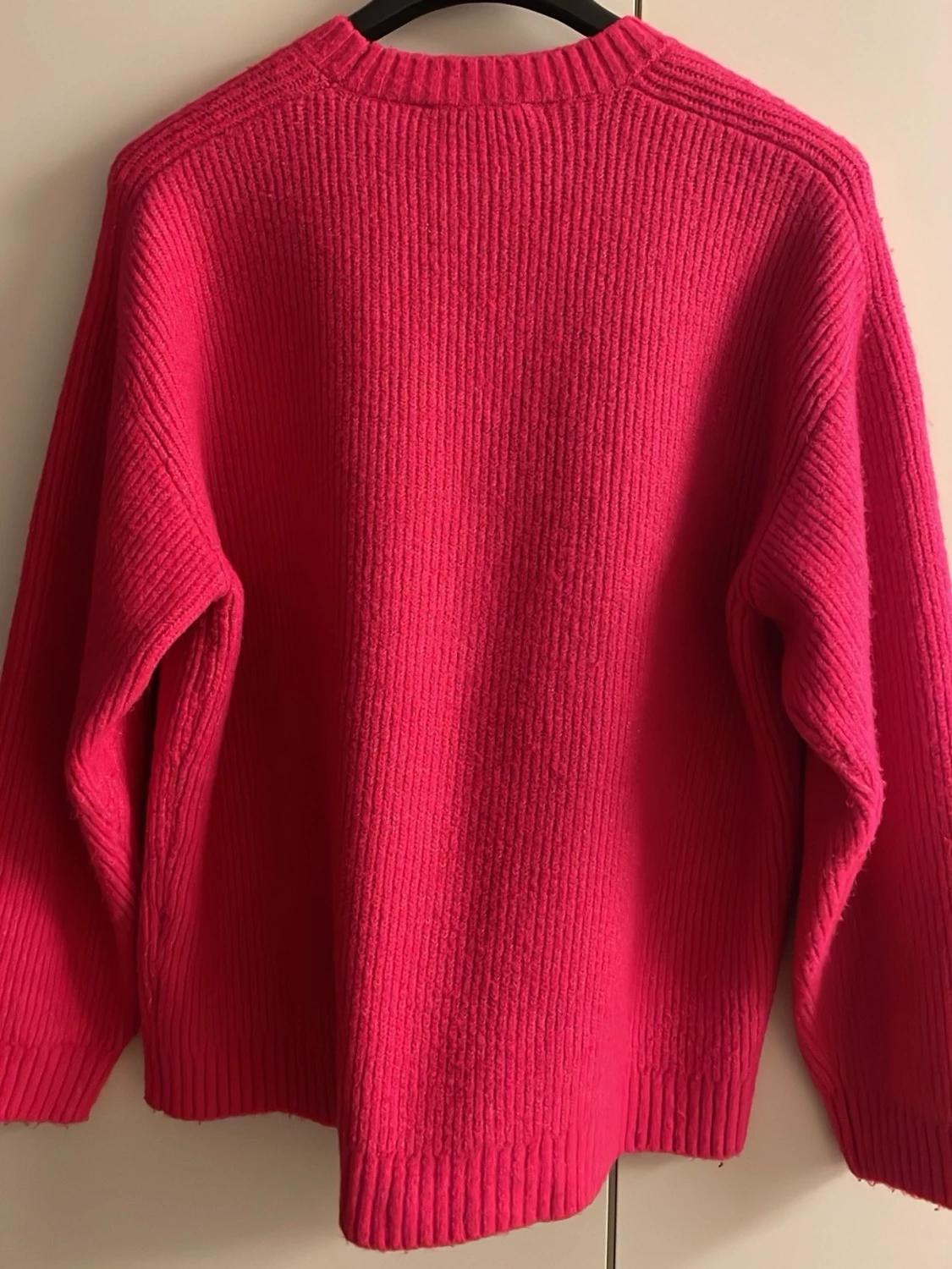 Knallrosa stickad tröja från Zara - 1