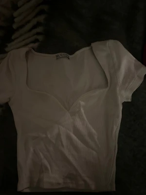 Söt topp  - Topp från Zara, super fin 